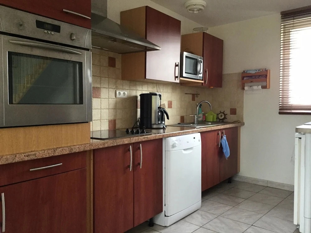 House With 2 Bedrooms in Roquemaure, With Pool Access and Wifi - 80 km