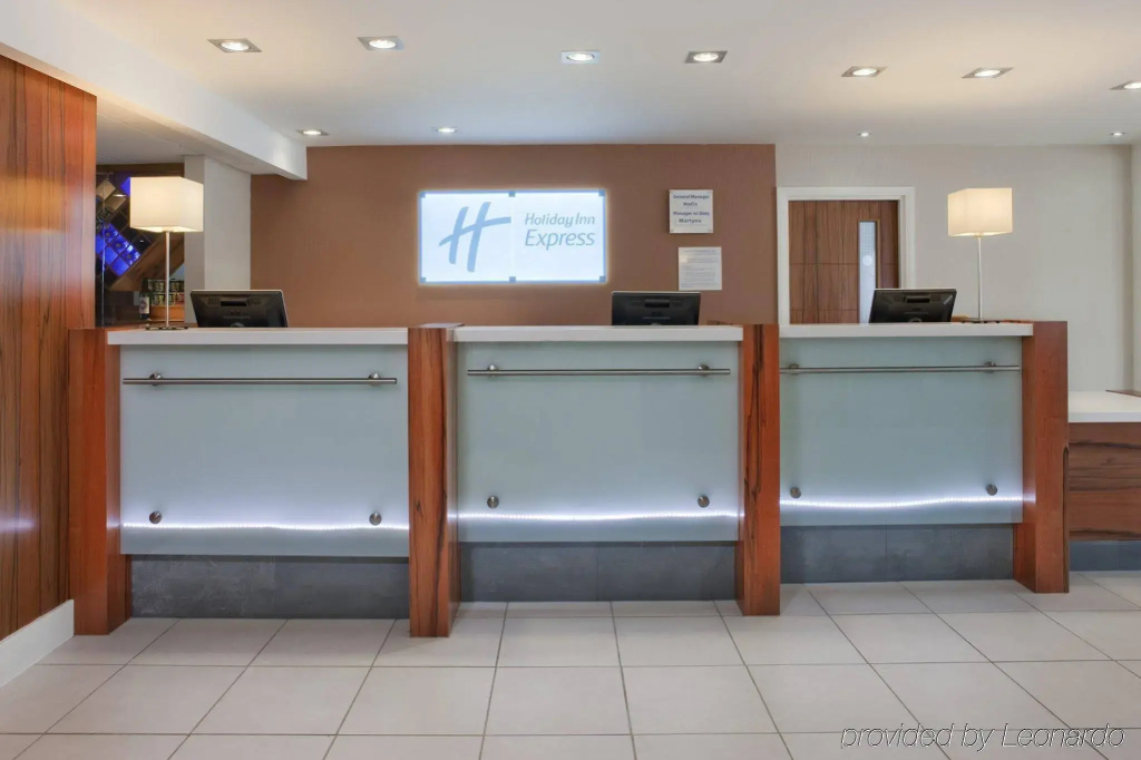 Holiday Inn Express London Gatwick - Crawley by IHG