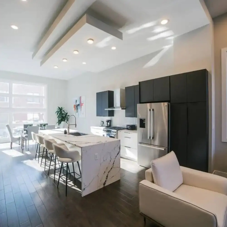Magnificent NEW Home w 8 Beds Free Parking