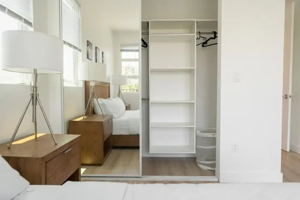 Modern 3-4 BR Townhome Built 2023 w Office Bonus Room Garage EV Charger p64