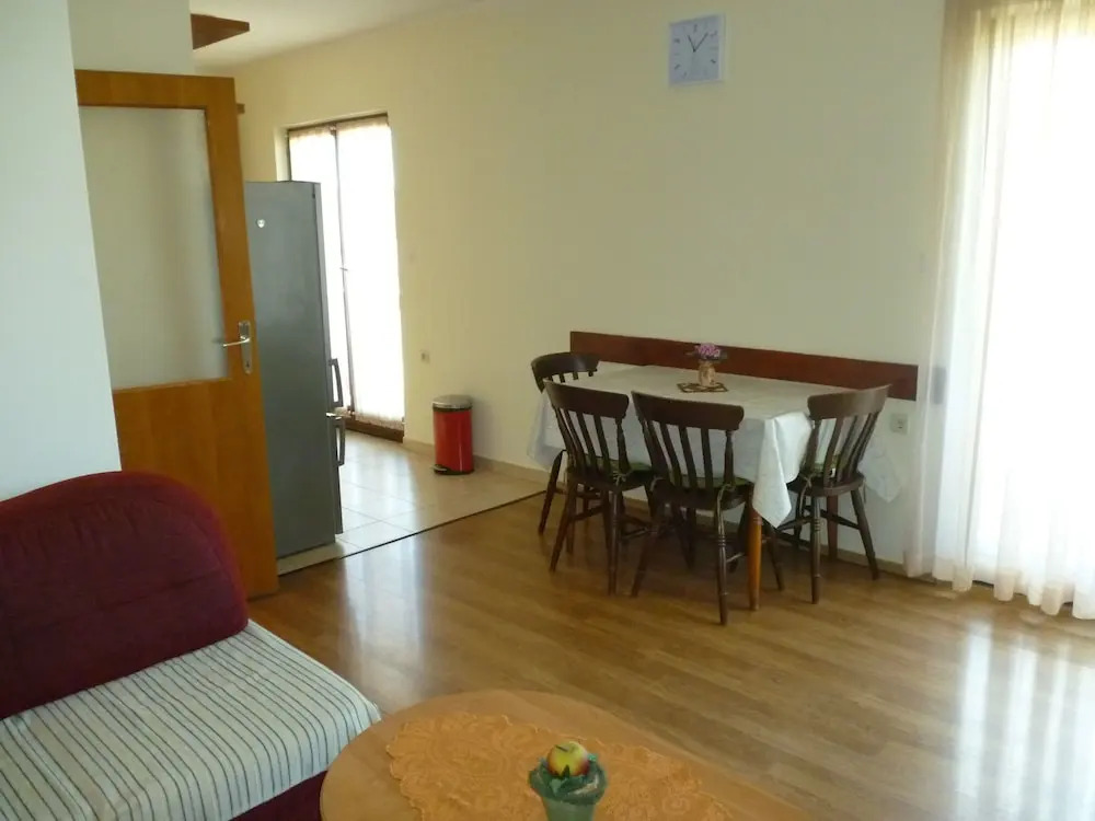 Apartment Rada - Center of Posedarje & near Beach