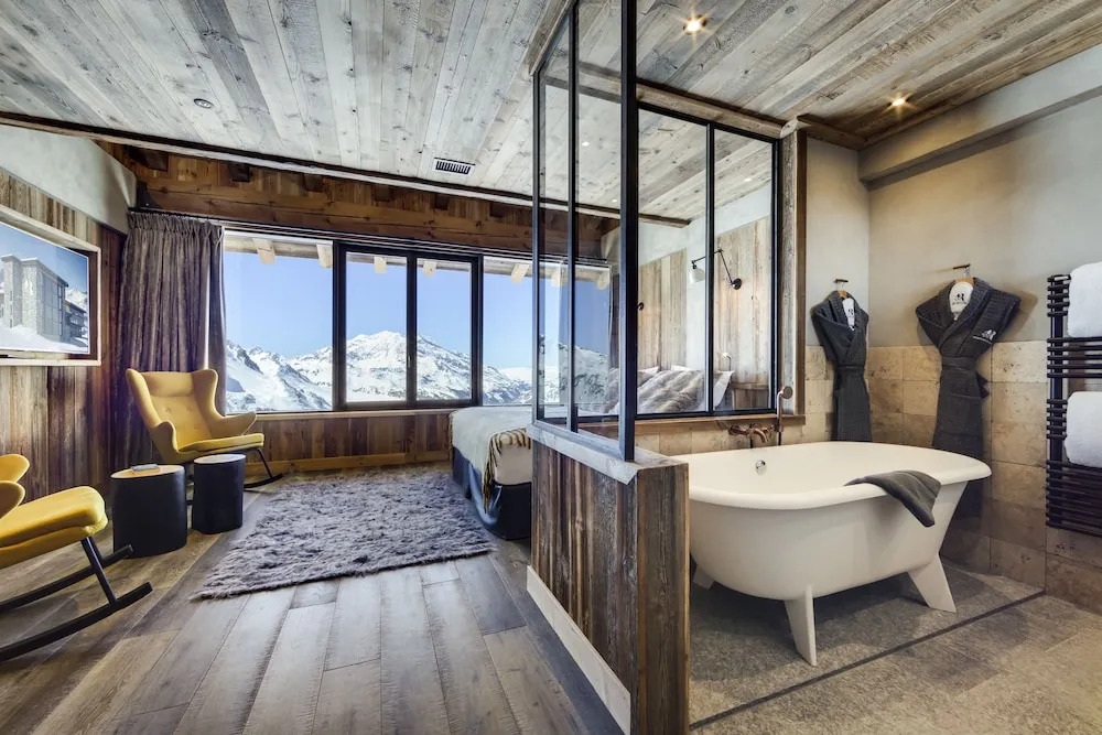 Luxury 8 bedrooms apartment, 380 sq.m. at 2551m. altitude