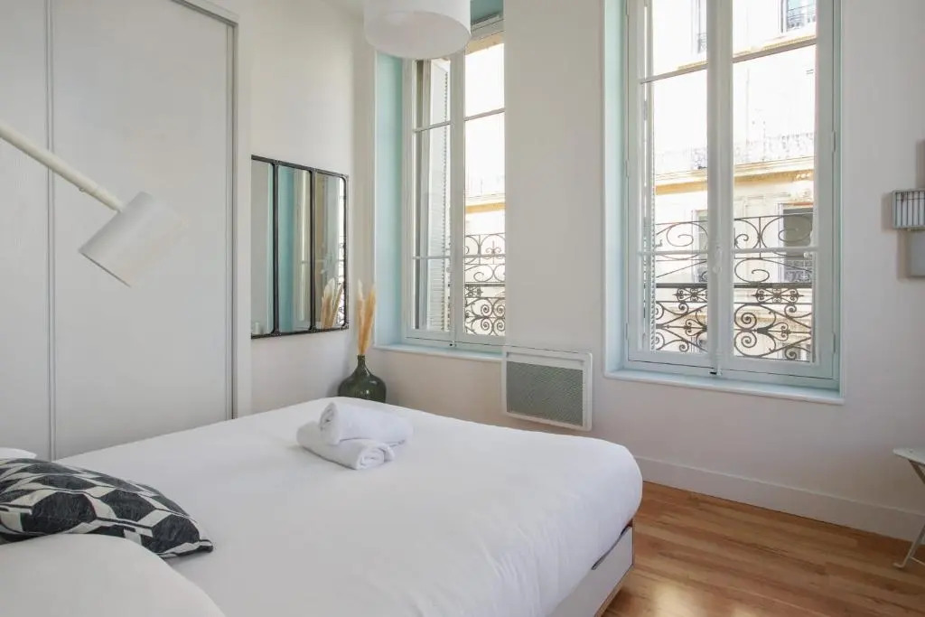 Beautiful and bright 2-br at the doors of Le Panier in Marseille - Welkeys