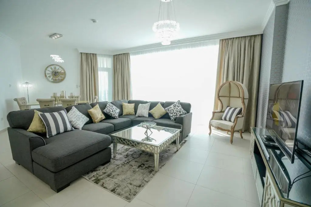 Stunning 4BR-Oceanfront-Apartment
