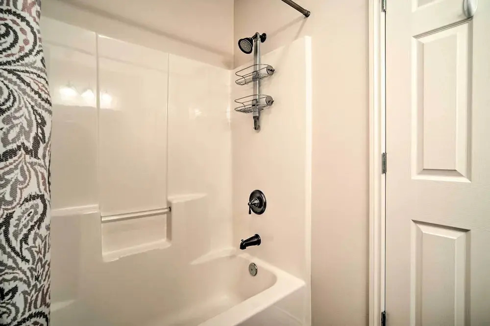 Sleek Escape w/ Balcony < 1 Mi to 5th Avenue!