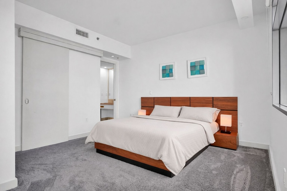 RS Suites - The AKA Residence