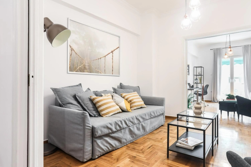 Beautifully decorated spacious aprt for 5 near Acropolis