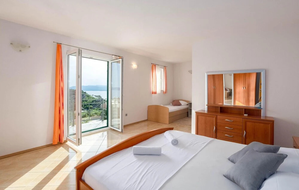 Stunning Home in Makarska With Outdoor Swimming Pool, Wifi and 3 Bedrooms