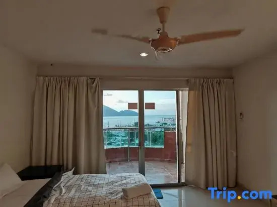 Spacious & Homey Apartment at Marina Island by JoMy Homestay