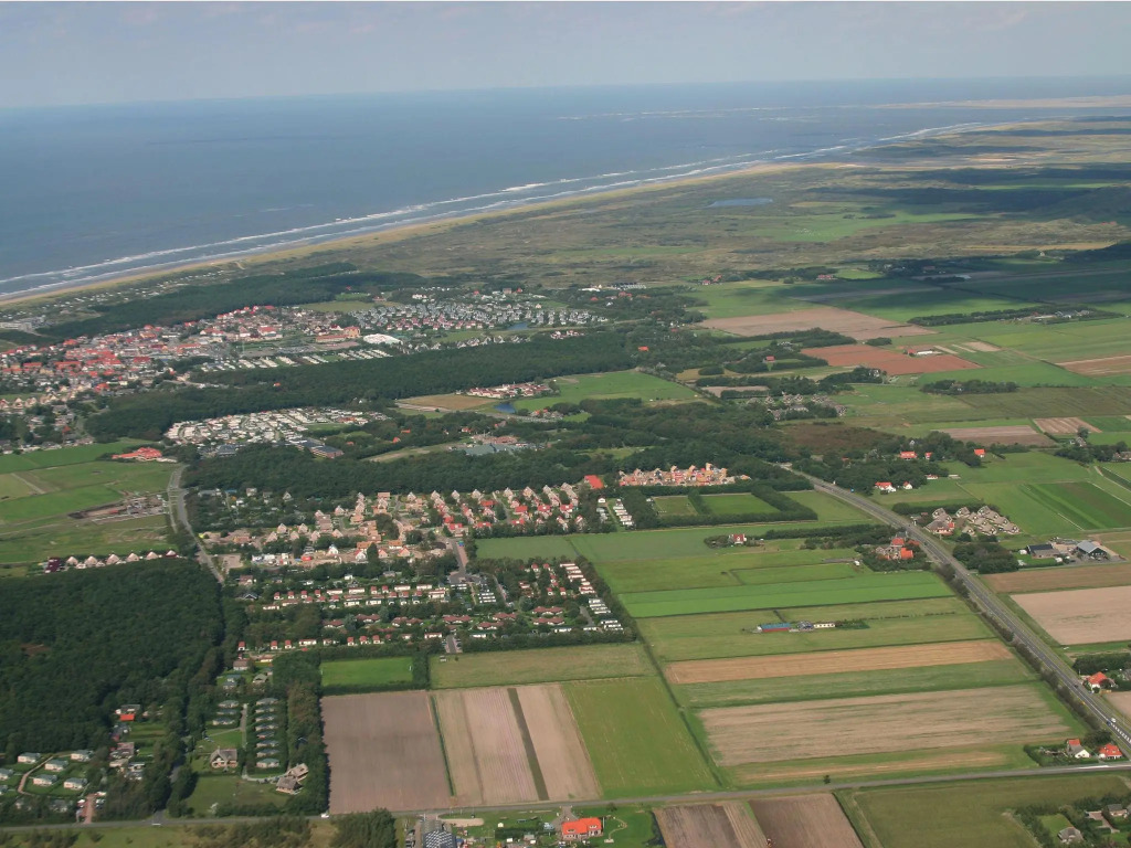 Luxury Chalet With two Bathrooms, Near the sSa on Texel