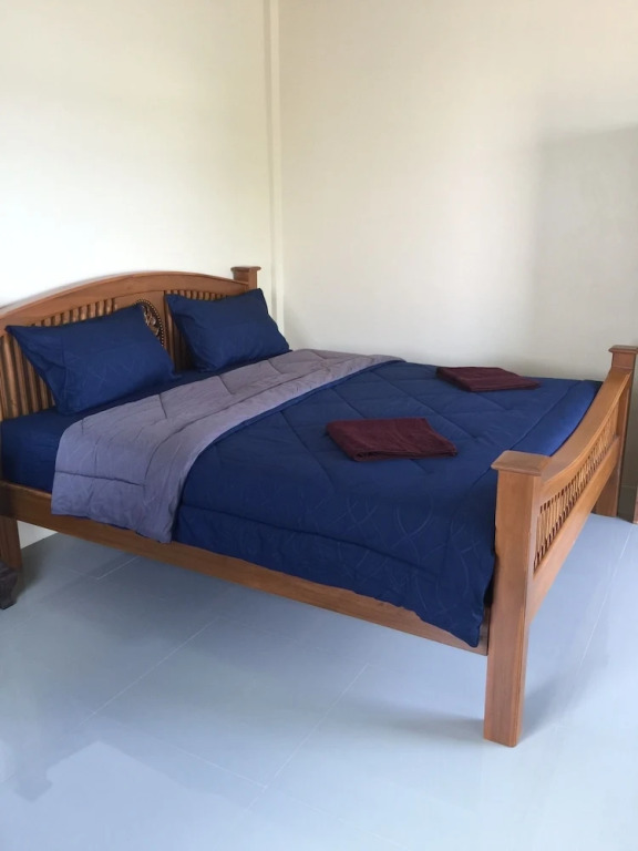 Krabi Town Sleeps 8 With Kitchen