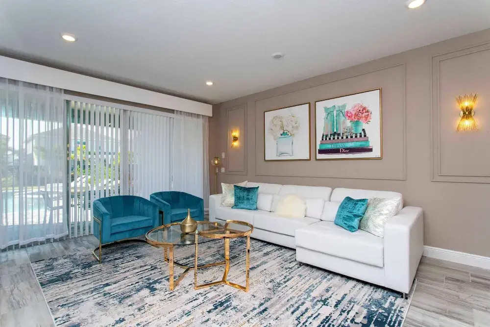 Family Escape With Private Pool & Themed Rooms