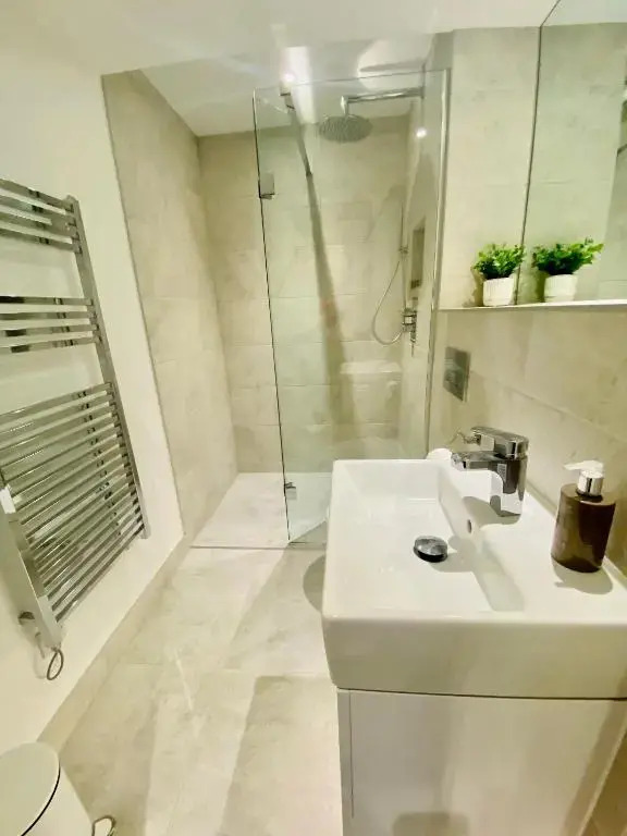 10 Bootham House - luxury city centre apartment with free parking for one car