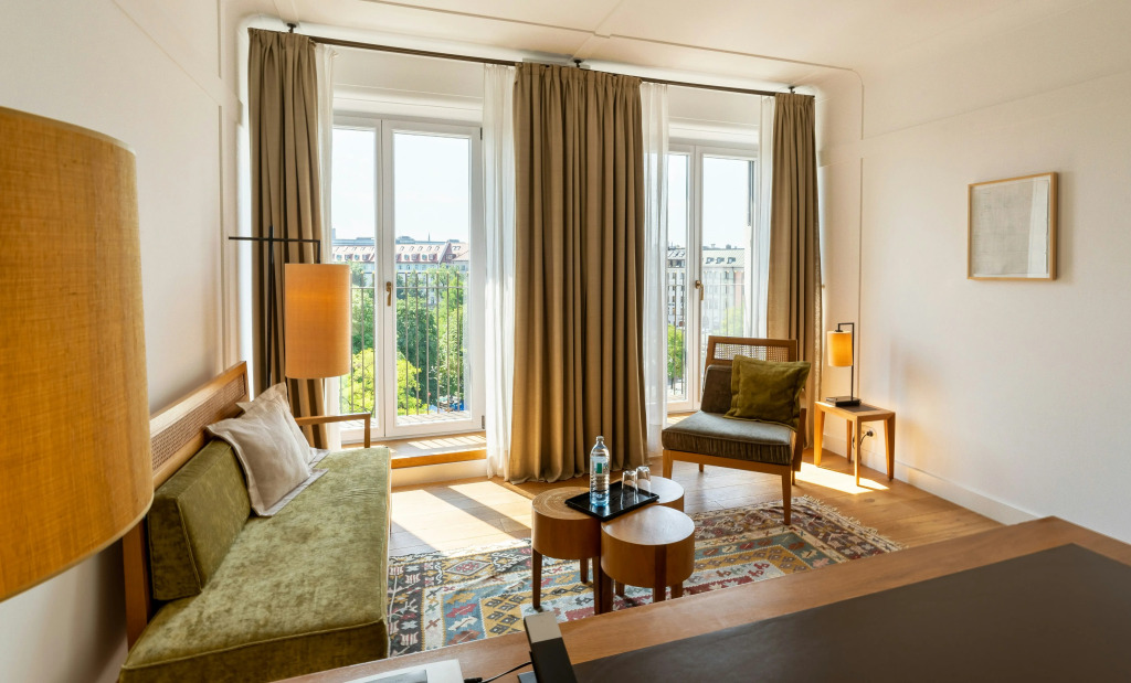 Louis Hotel
