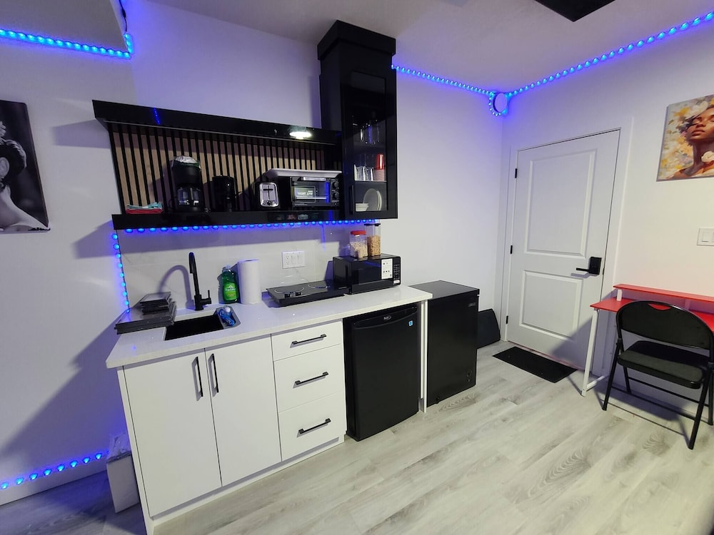 Swithome Properties Cozy Studio Pond View, Near Yeg Airport