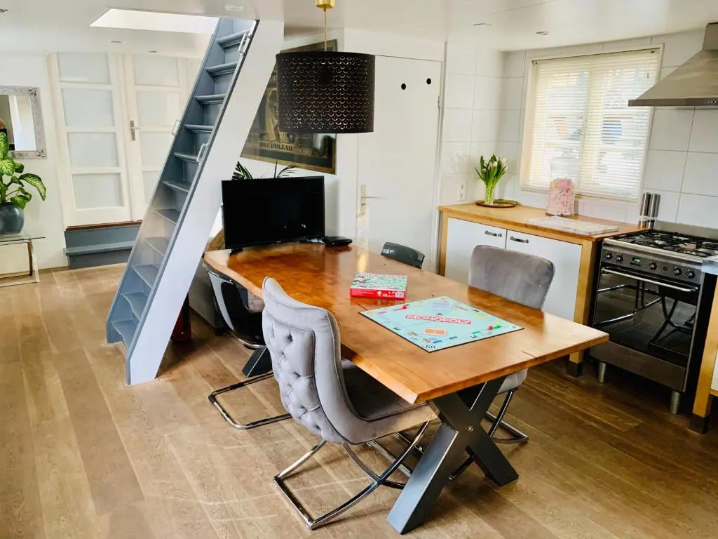 Houseboat Amsterdam