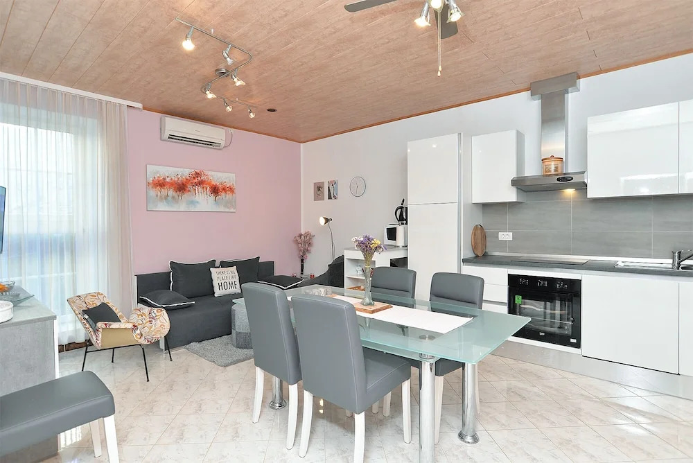 Apartment 1128