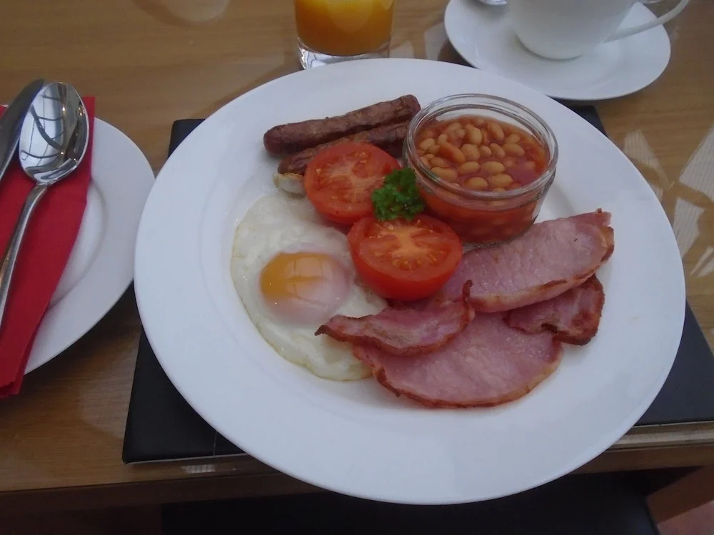 Trumbles Gatwick B&B, Peaceful Stay with Parking & Easy Airport Access