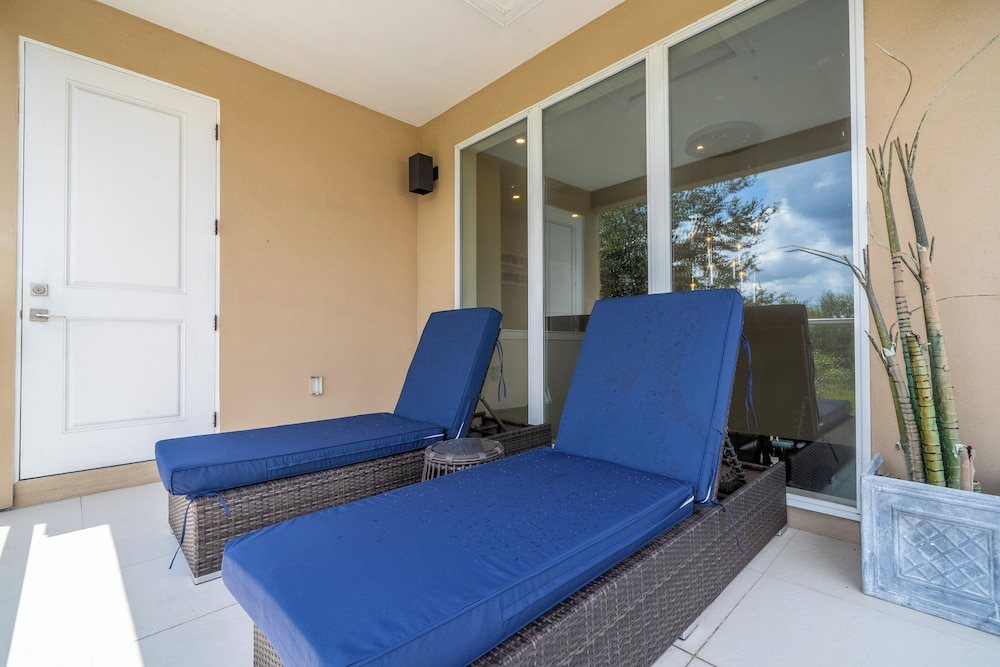 Modern Magic Village Home for 8 with Grill 3131