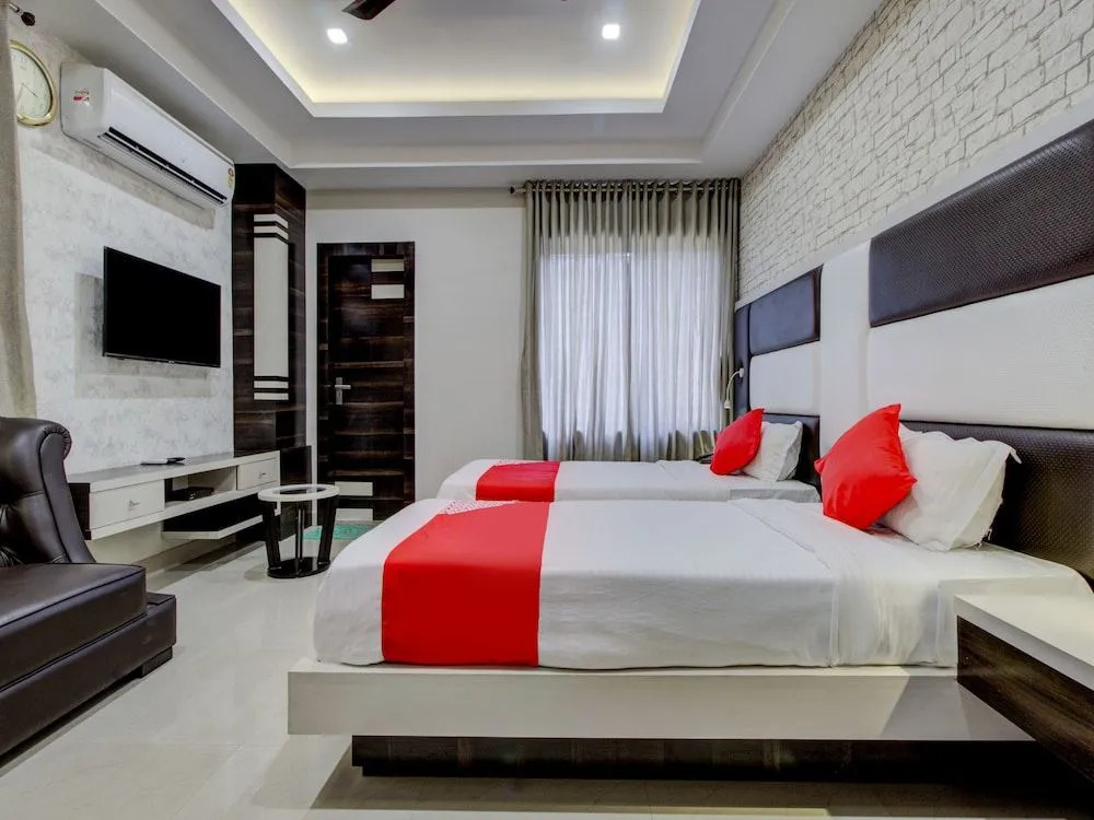Oyo 15433 Bmg Residency