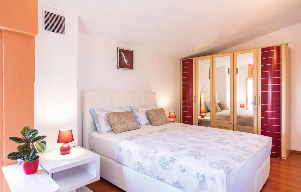 Beautiful Home in Makarska With Wifi and 1 Bedrooms