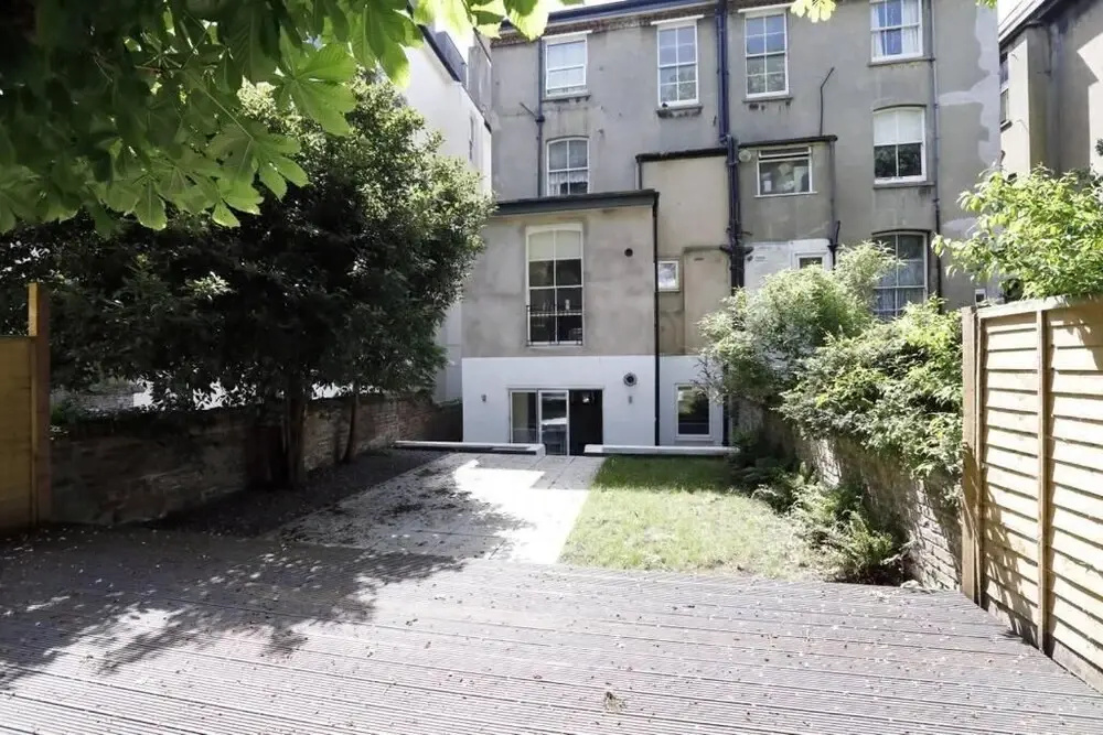 Modern Contemporary 2 Bed With Garden