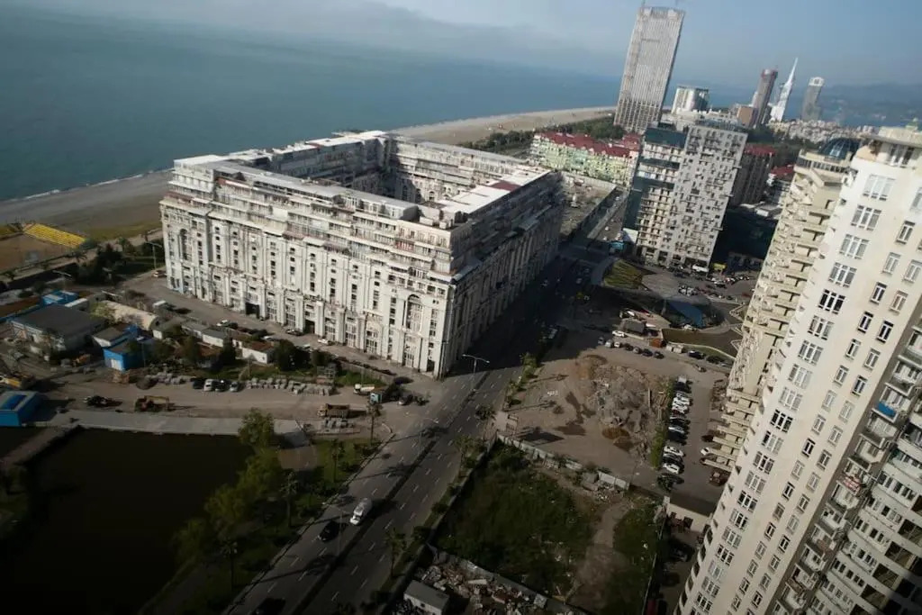 Leo Group Luxury Apartment 24-11 Alliance Palace