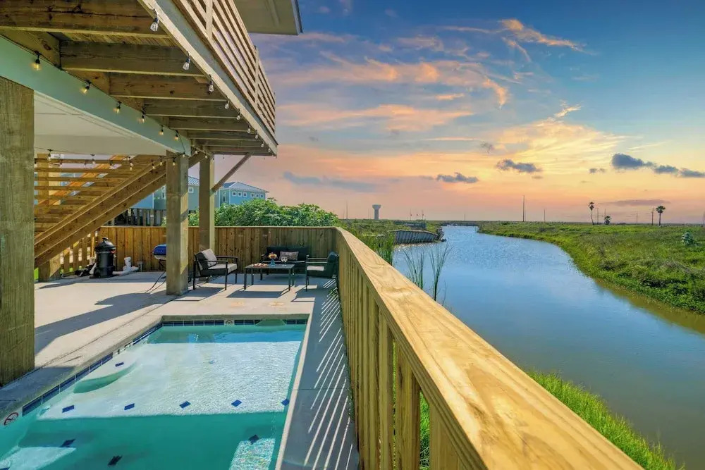 Sleeps 20 2 Homes w/ Beach Boardwalk Access, Water Canal Views, & Priv Pools