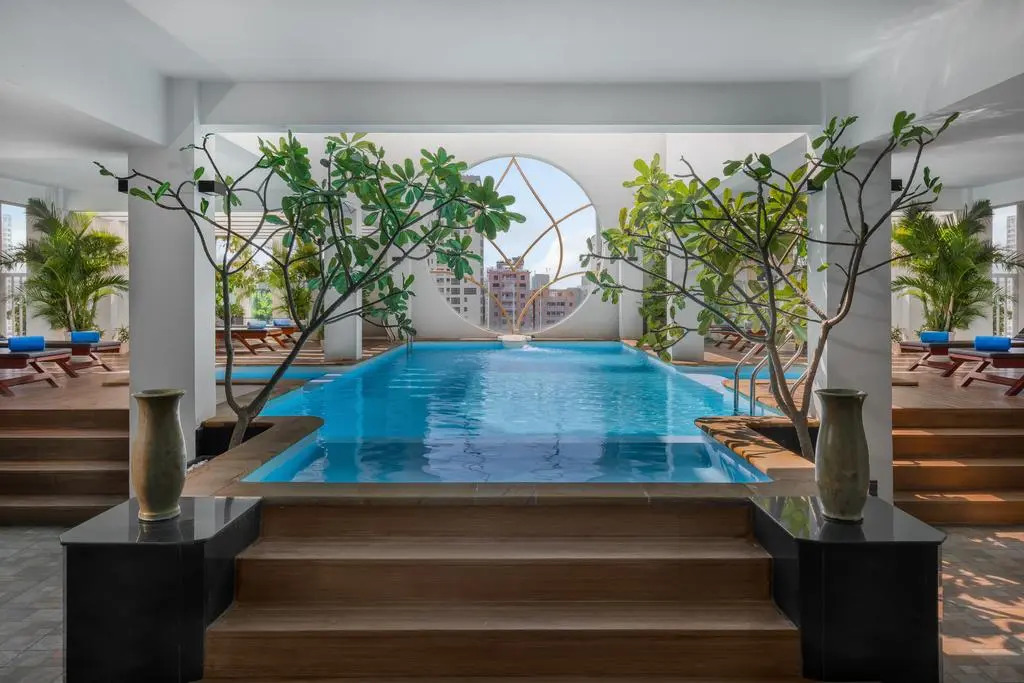 Paragon Central Hotel & Sky Bar