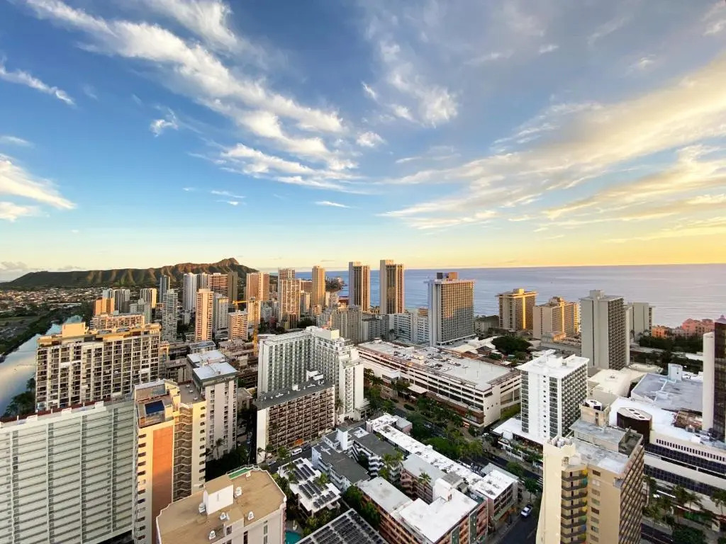 41st Floor Studio with Ocean and Diamond Head Views