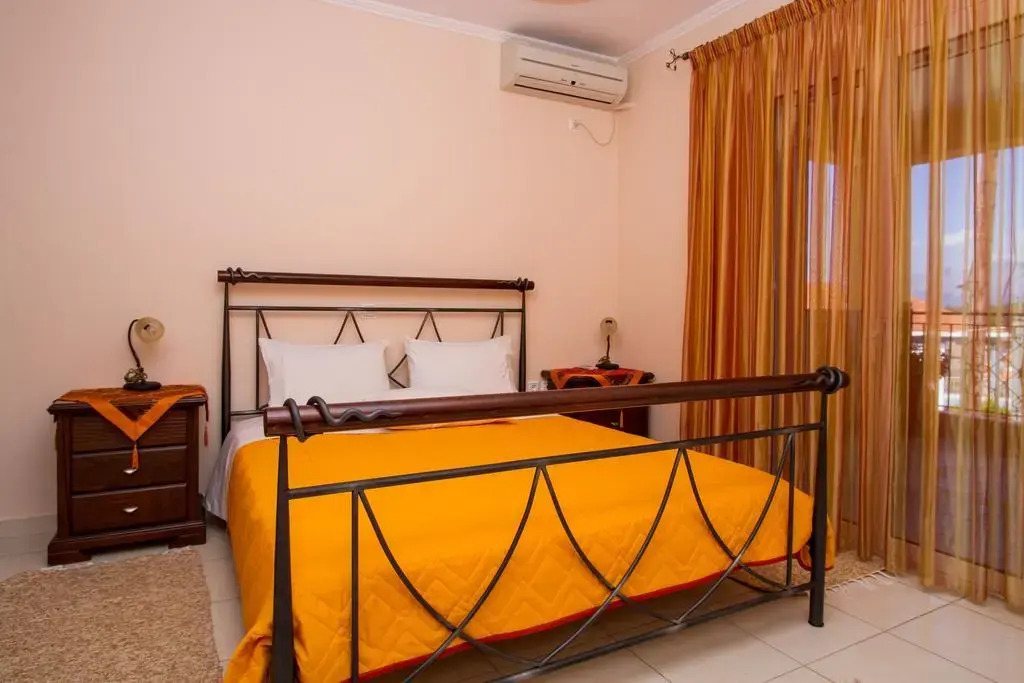 Lakis Apartment