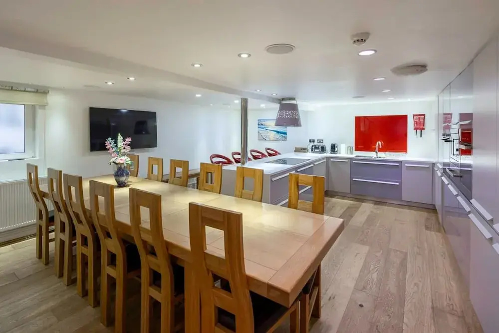 Host Stay Sillwood Seafront
