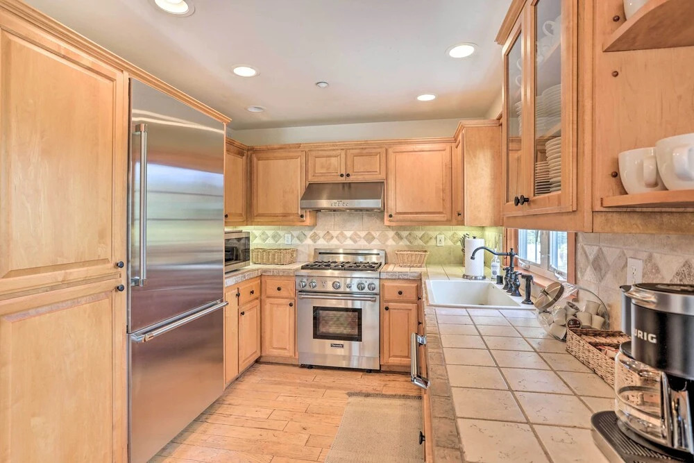 Spacious Lake Arrowhead Home w/ Putting Green