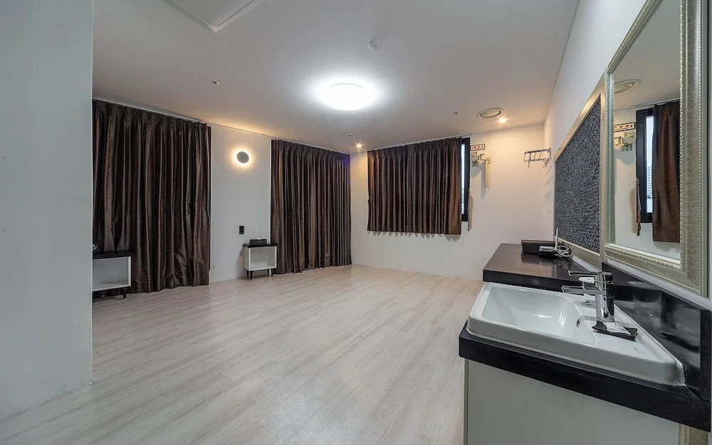 Yeosu Hotel (SOO)