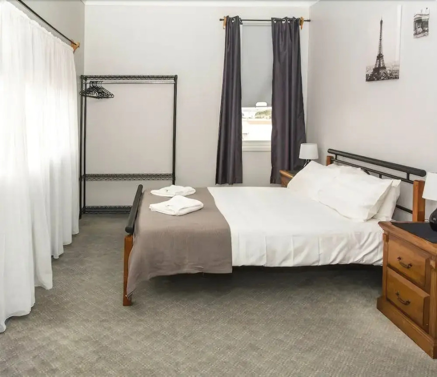 Albany Hotel