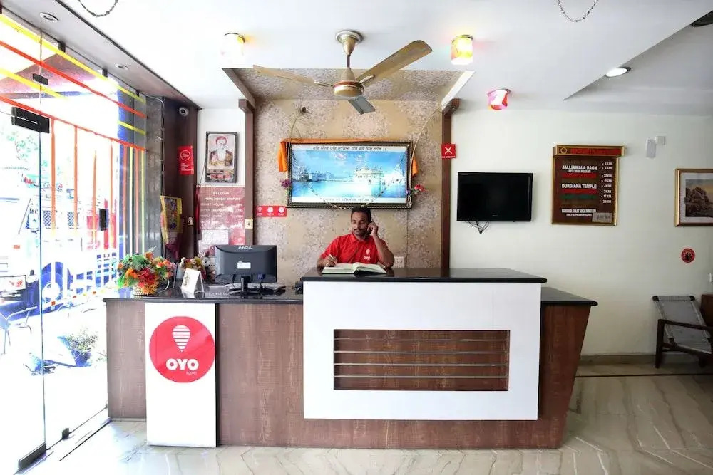 Hotel Holiday Comfort - 800 mts from Jallianwala Bagh