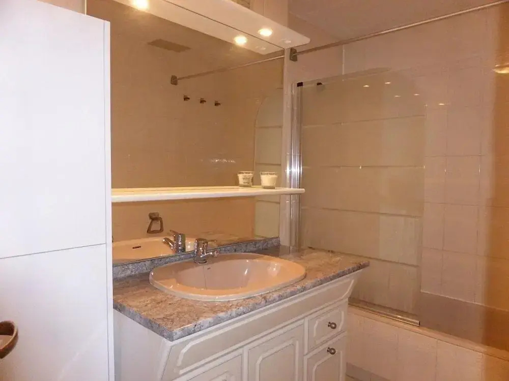 Skylark Guest House