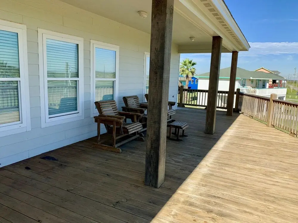Best Little Shorehouse 3 Bedroom Home by RedAwning