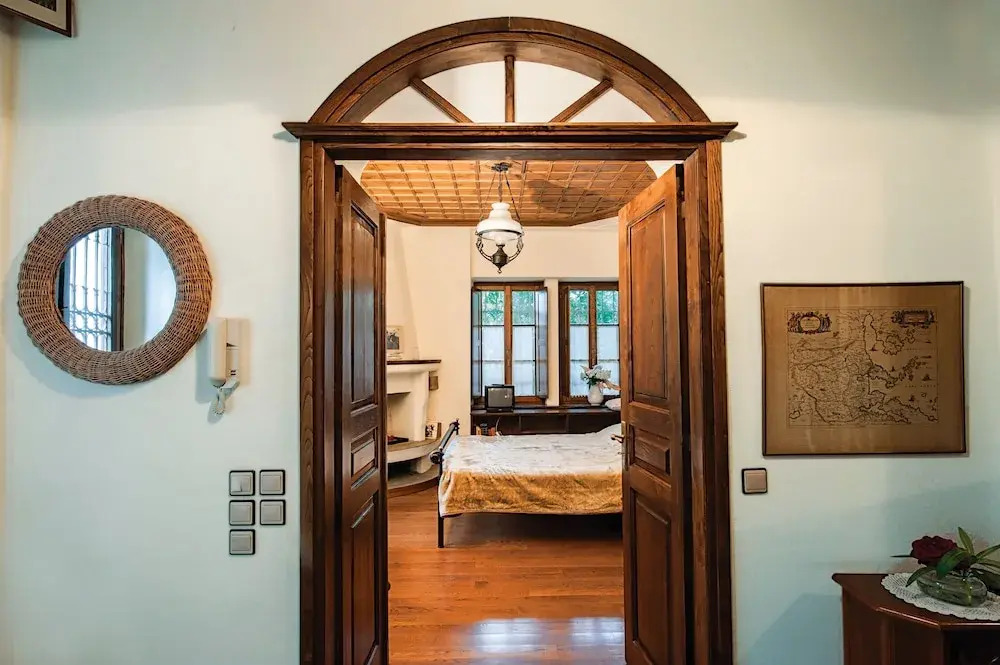 The Fountainhead Historic Chalet by JJ