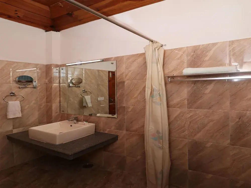 OYO 13694 Home Luxury 3BHK Cottage Mall Road