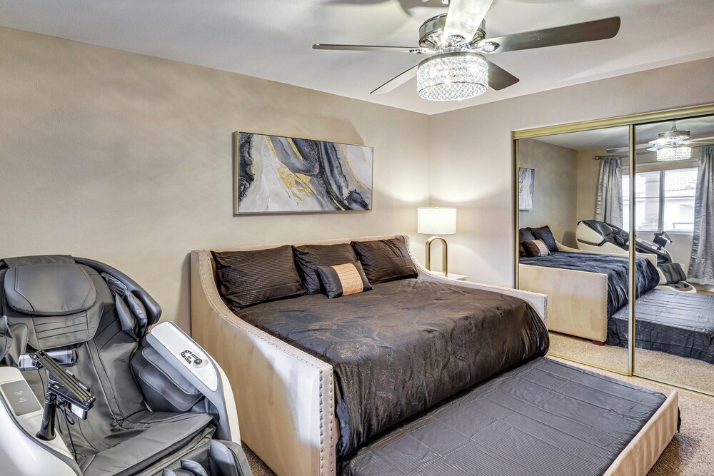 Long-term Ready! Green Valley Condo w/ Pool Access