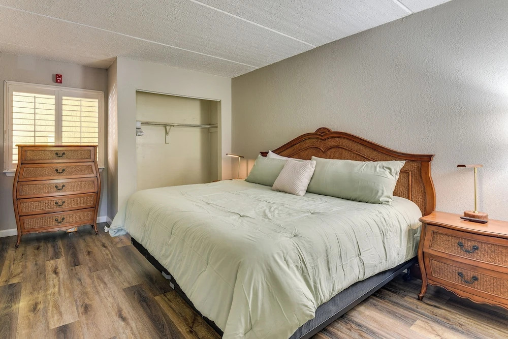 Dock Access! Condo 5 Mi to Okaloosa Island Beach