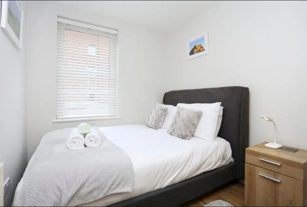 Sophisticated Apt in Trendy Leith Port District