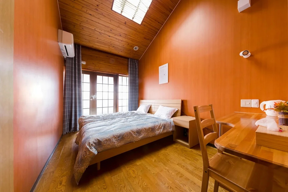 Yolee Guest House