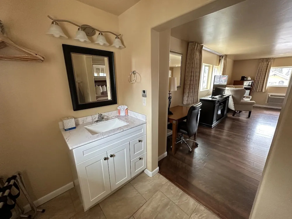 Abram Inn & Suites