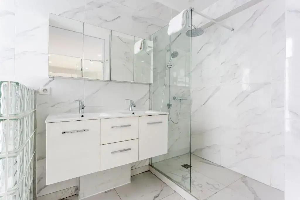 180 Suite Eden, Luxury Apt at Sacre Coeur