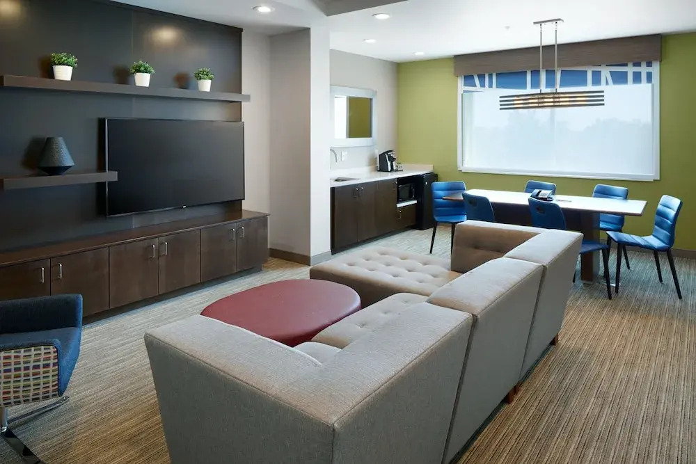 Holiday Inn Express & Suites - Cincinnati North - Liberty Way by IHG