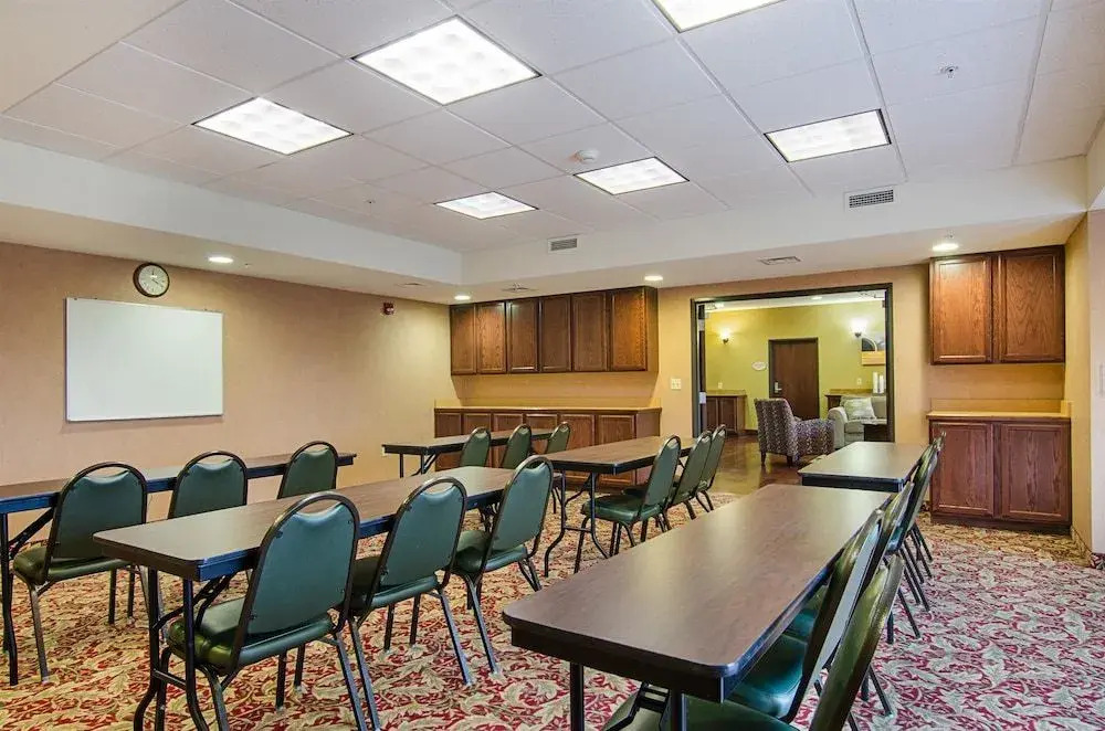 Motel 6 Park City KS