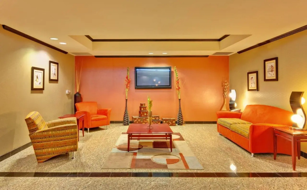 Holiday Inn Express Hotel & Suites Clinton by IHG