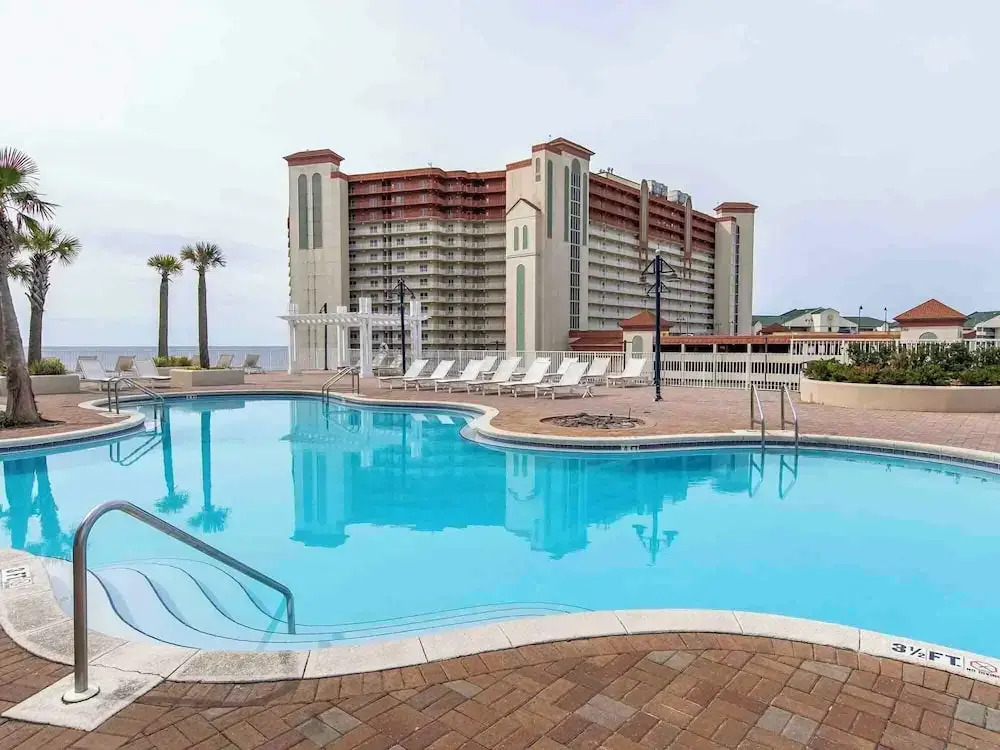 Laketown Wharf #1126